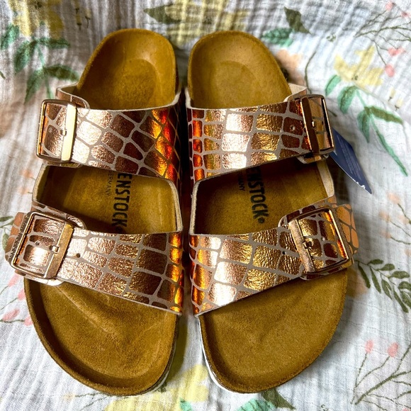 Birkenstock Metallic Rose Gold Gator Gleam Rose Gold Arizona Sandals - Picture 1 of 8